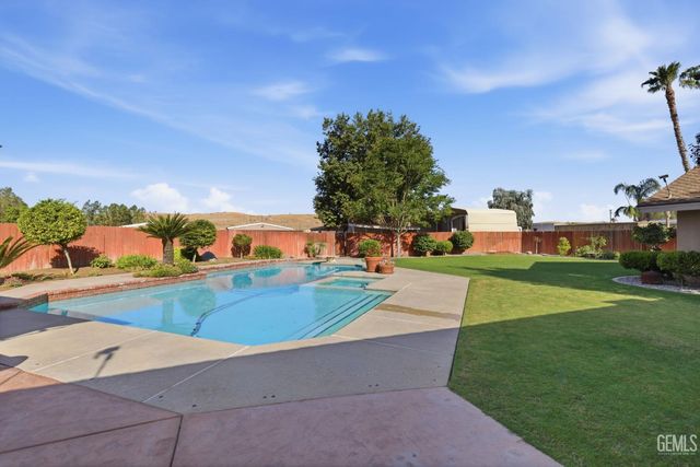 6915 Mandy Lane, Bakersfield, CA 93308