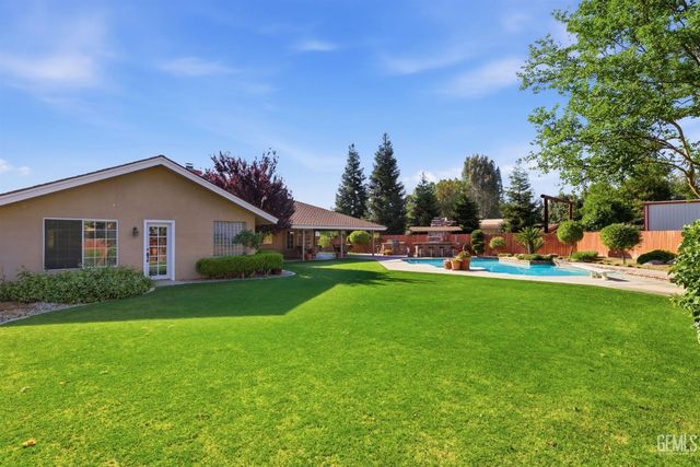 6915 Mandy Lane, Bakersfield, CA 93308