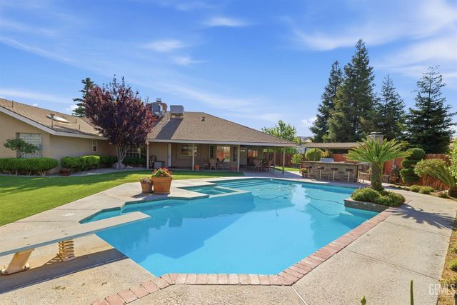 6915 Mandy Lane, Bakersfield, CA 93308