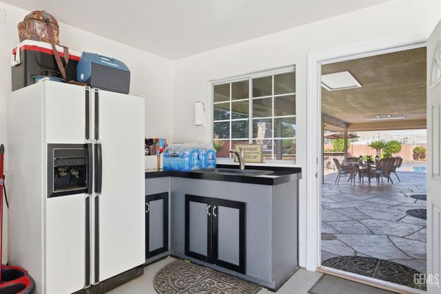 6915 Mandy Lane, Bakersfield, CA 93308