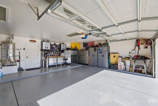 6915 Mandy Lane, Bakersfield, CA 93308