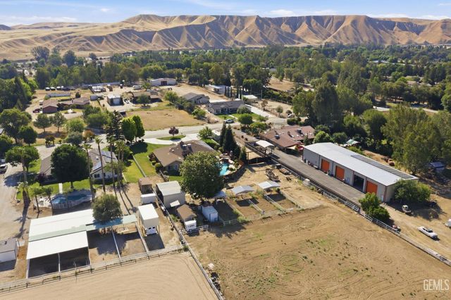 6915 Mandy Lane, Bakersfield, CA 93308