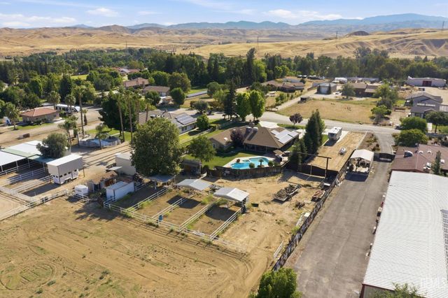 6915 Mandy Lane, Bakersfield, CA 93308