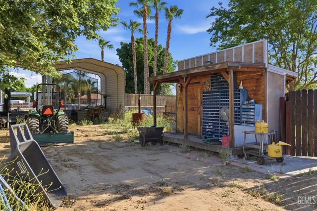 6915 Mandy Lane, Bakersfield, CA 93308