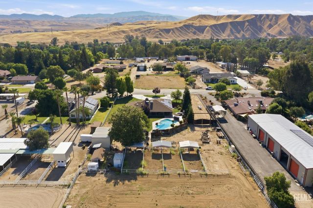 6915 Mandy Lane, Bakersfield, CA 93308