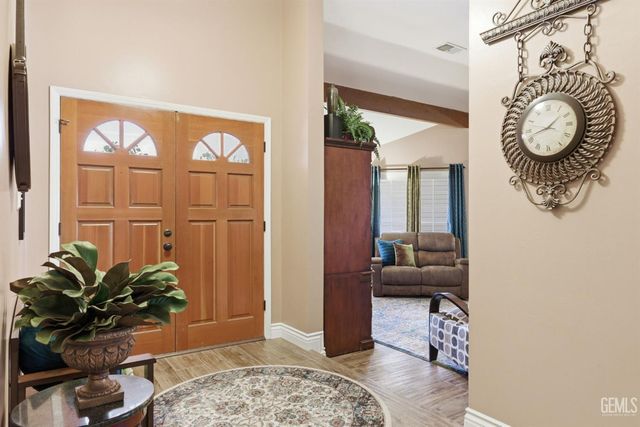 6915 Mandy Lane, Bakersfield, CA 93308