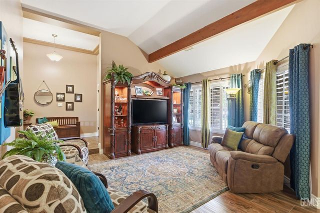 6915 Mandy Lane, Bakersfield, CA 93308