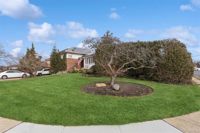 616 Duke Street, Westbury, NY 11590