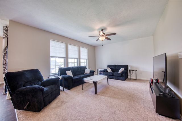 3007 Sir Charles Dr, Cecil, PA 15057