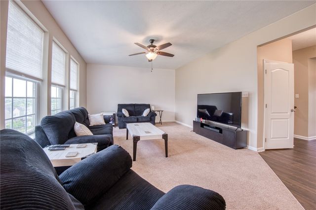 3007 Sir Charles Dr, Cecil, PA 15057