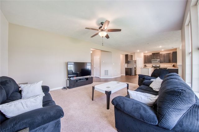 3007 Sir Charles Dr, Cecil, PA 15057