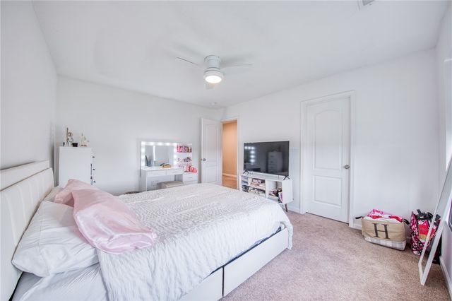 3007 Sir Charles Dr, Cecil, PA 15057