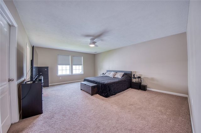 3007 Sir Charles Dr, Cecil, PA 15057