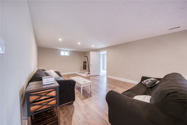 3007 Sir Charles Dr, Cecil, PA 15057