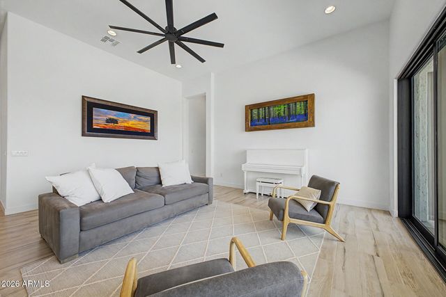 5823 E SANFORD Street, Mesa, AZ 85215