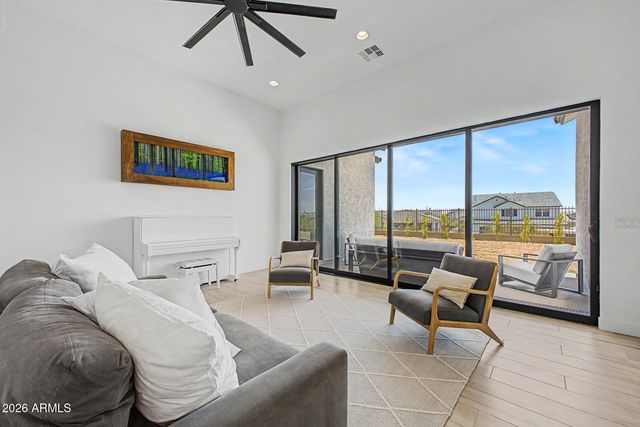 5823 E SANFORD Street, Mesa, AZ 85215