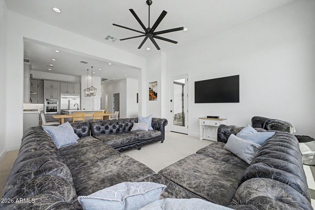 5823 E SANFORD Street, Mesa, AZ 85215