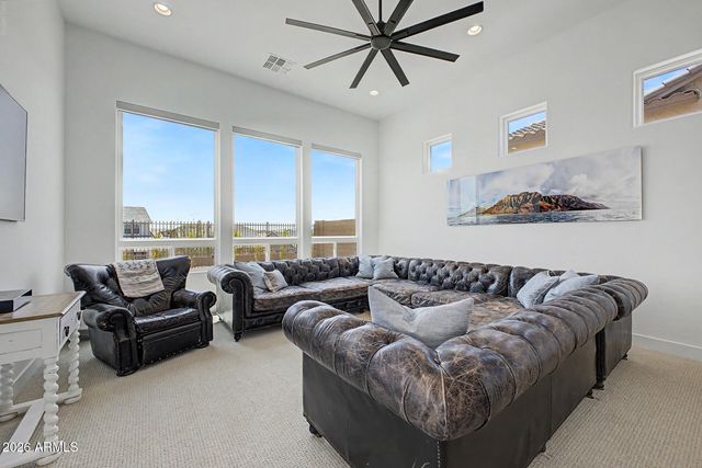 5823 E SANFORD Street, Mesa, AZ 85215