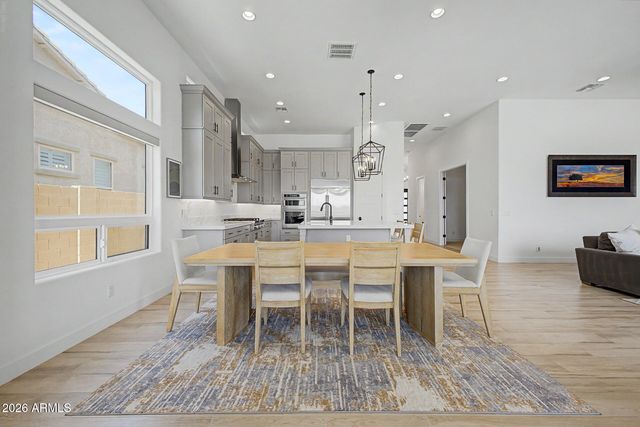 5823 E SANFORD Street, Mesa, AZ 85215