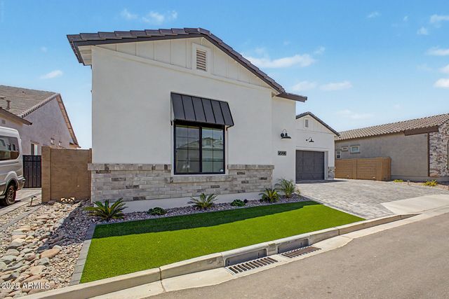 5823 E SANFORD Street, Mesa, AZ 85215