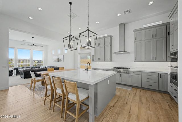 5823 E SANFORD Street, Mesa, AZ 85215