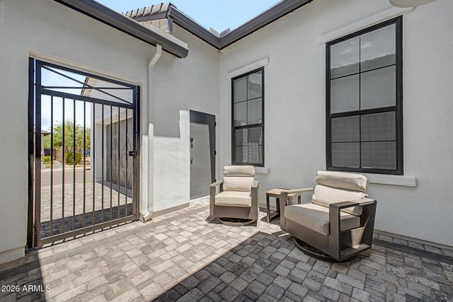 5823 E SANFORD Street, Mesa, AZ 85215