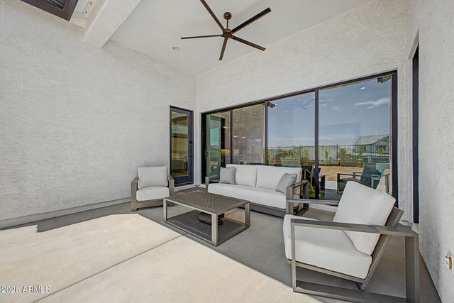 5823 E SANFORD Street, Mesa, AZ 85215