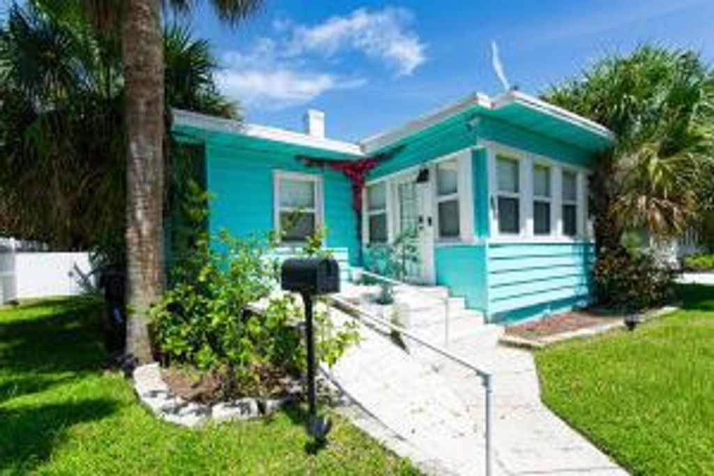 305 N Lakeside Drive, Lake Worth Beach, FL 33460