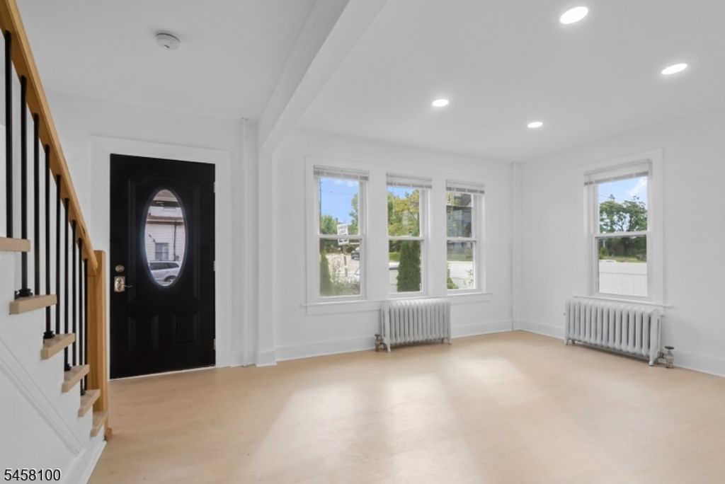 100 W Clinton St, Dover Town, NJ 07801 — photo 2