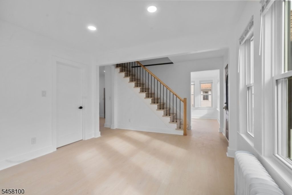 100 W Clinton St, Dover Town, NJ 07801 — photo 4