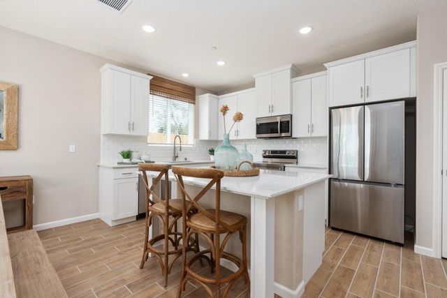 6820 E Carmen Avenue, Fresno, CA 93727