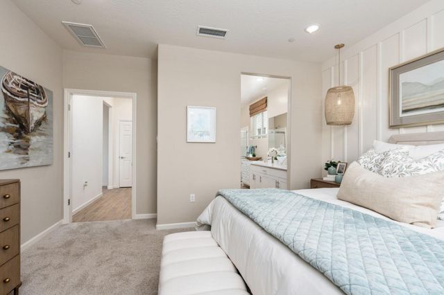 6820 E Carmen Avenue, Fresno, CA 93727