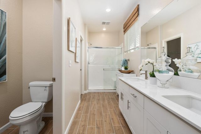 6820 E Carmen Avenue, Fresno, CA 93727