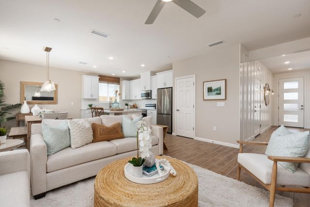 6820 E Carmen Avenue, Fresno, CA 93727
