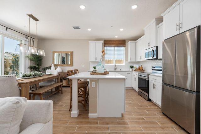 6820 E Carmen Avenue, Fresno, CA 93727