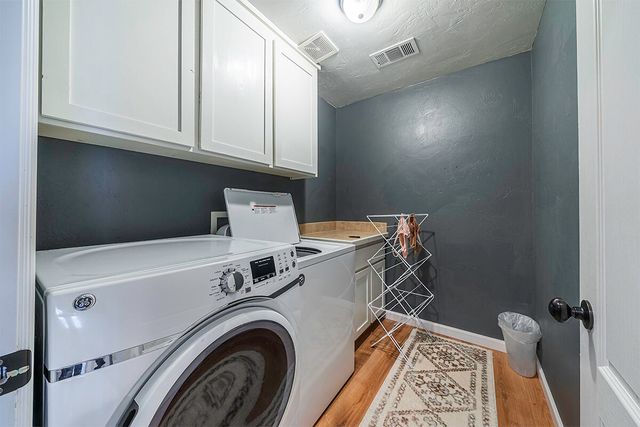 887 Silver Fox Drive, Central Point, OR 97502