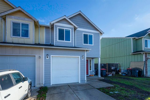 887 Silver Fox Drive, Central Point, OR 97502