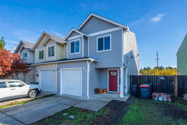 887 Silver Fox Drive, Central Point, OR 97502