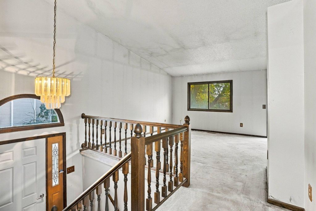 513 Upper Wood Way, Burnsville, MN 55337 — photo 2