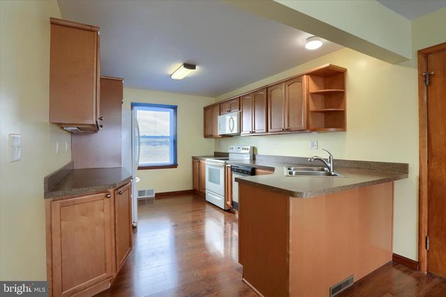 678 LITTLESTOWN RD, Littlestown, PA 17340