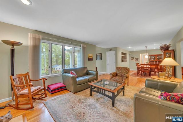 9 Ryerson Avenue, Oakland, NJ 07436