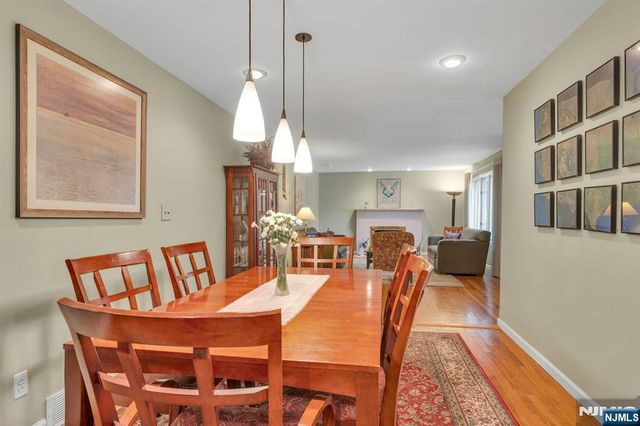9 Ryerson Avenue, Oakland, NJ 07436