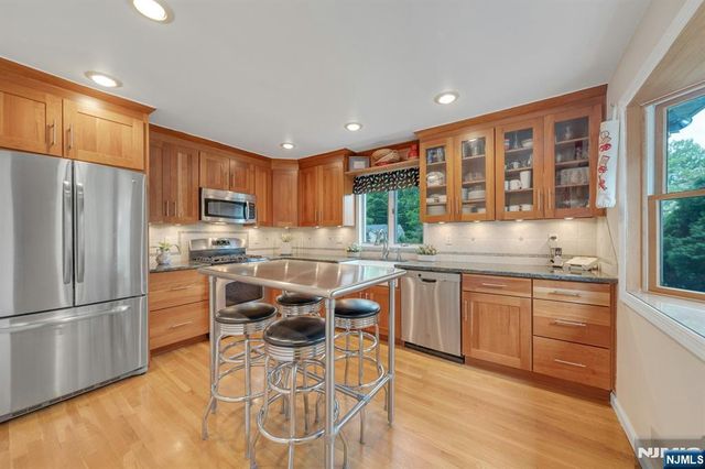 9 Ryerson Avenue, Oakland, NJ 07436