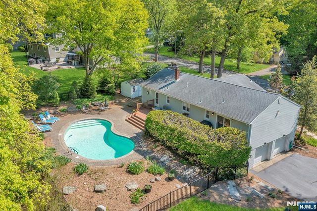 9 Ryerson Avenue, Oakland, NJ 07436