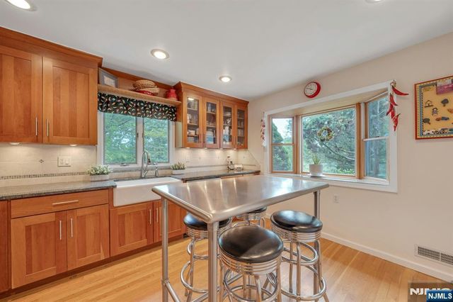 9 Ryerson Avenue, Oakland, NJ 07436