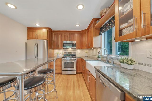 9 Ryerson Avenue, Oakland, NJ 07436