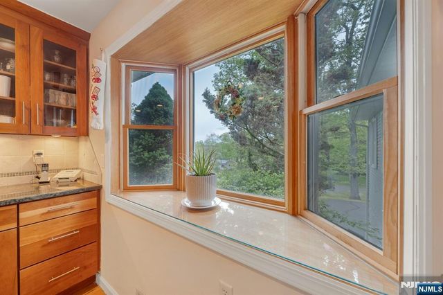 9 Ryerson Avenue, Oakland, NJ 07436