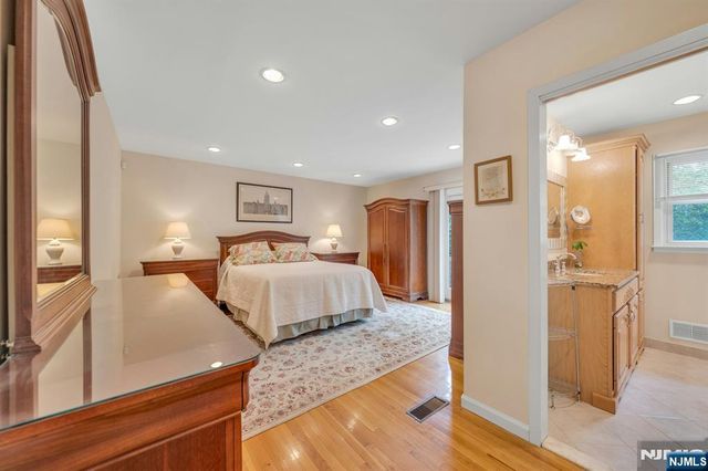 9 Ryerson Avenue, Oakland, NJ 07436