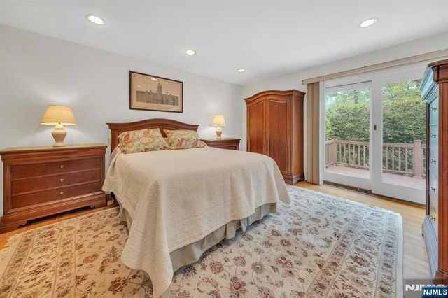 9 Ryerson Avenue, Oakland, NJ 07436