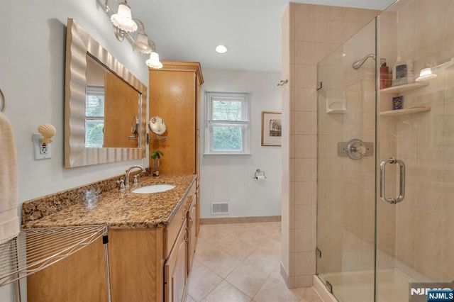 9 Ryerson Avenue, Oakland, NJ 07436